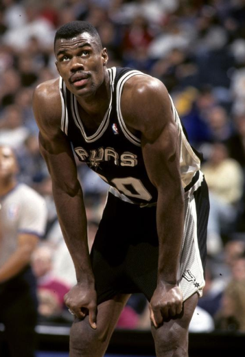 第1位,大卫-罗宾逊上榜理由:中锋的力量,后卫的速度,"海军上将"名不虚