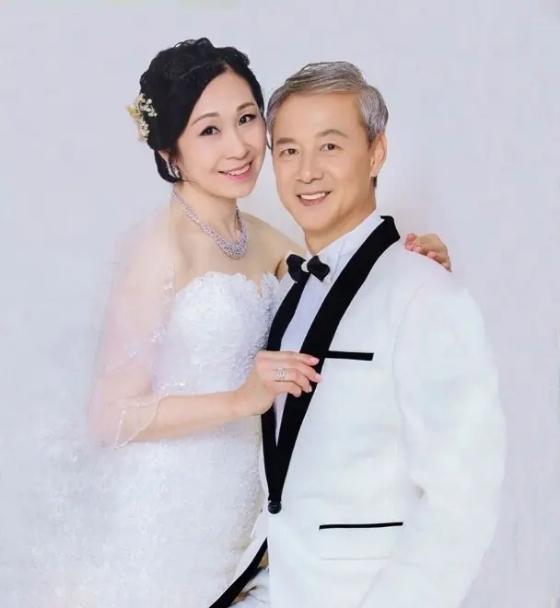 陈荣峻|TVB经典反派发妻因病去世，不料二婚妻子也染重病，尽心照料黄昏恋感人
