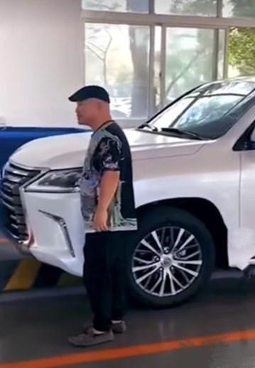 王小利|“刘能”王小利豪宅曝光，装修风格出乎意料，一张木床价值30万元