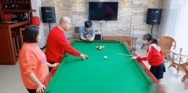 王小利|“刘能”王小利豪宅曝光，装修风格出乎意料，一张木床价值30万元