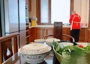 王小利|“刘能”王小利豪宅曝光，装修风格出乎意料，一张木床价值30万元