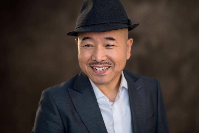 王小利|“刘能”王小利豪宅曝光，装修风格出乎意料，一张木床价值30万元