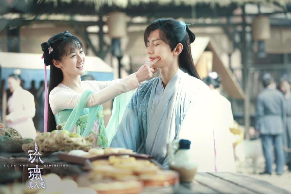 任嘉伦|任嘉伦和成毅用眼神开车，都是一个导演的男主，片场拍戏亲自组CP