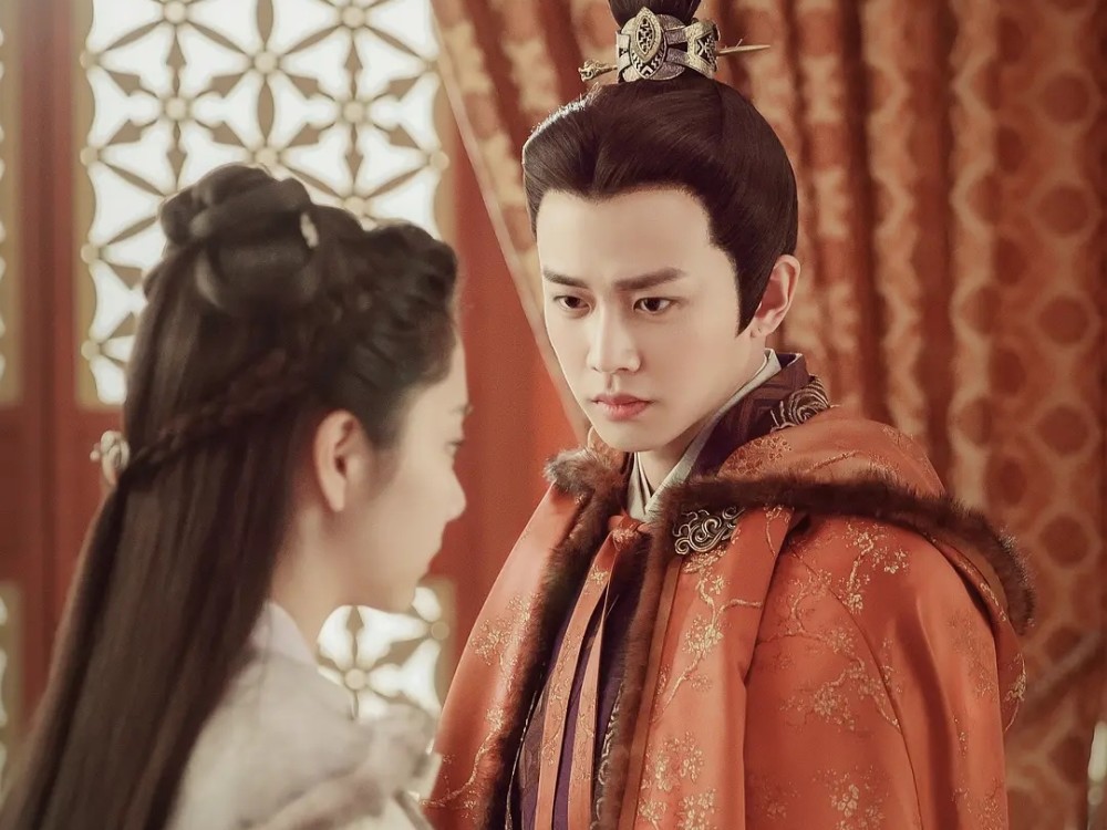 任嘉伦|任嘉伦和成毅用眼神开车，都是一个导演的男主，片场拍戏亲自组CP