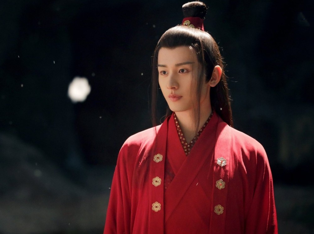 任嘉伦|任嘉伦和成毅用眼神开车，都是一个导演的男主，片场拍戏亲自组CP