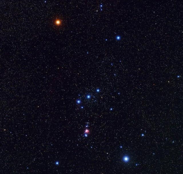 猎户座中最亮星比太阳亮11万倍大45万倍或比参宿四先爆炸