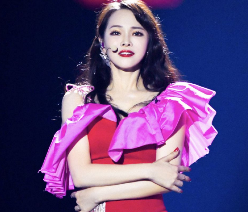 浪姐|《浪姐》新造型，张雨绮入红毯走秀，看到吴昕：真不是公主出逃？