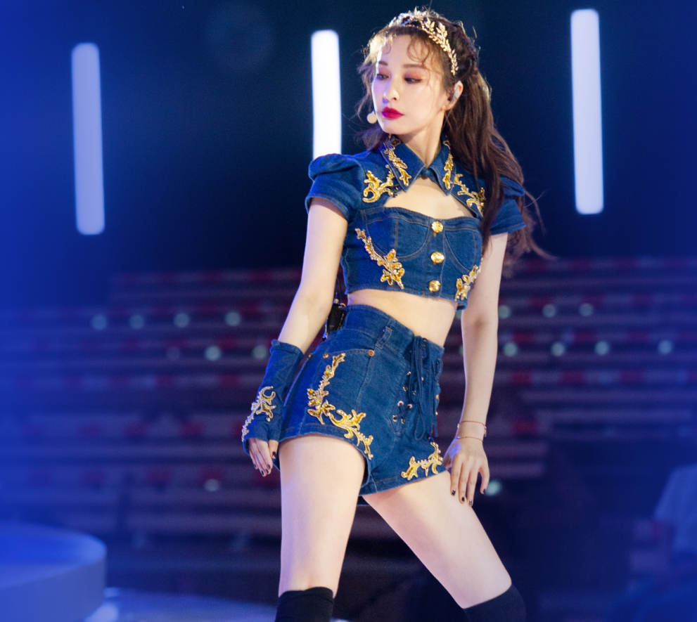 浪姐|《浪姐》新造型，张雨绮入红毯走秀，看到吴昕：真不是公主出逃？