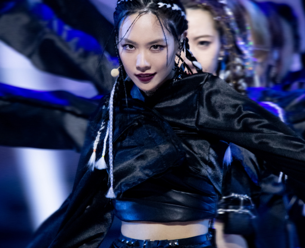 浪姐|《浪姐》新造型，张雨绮入红毯走秀，看到吴昕：真不是公主出逃？