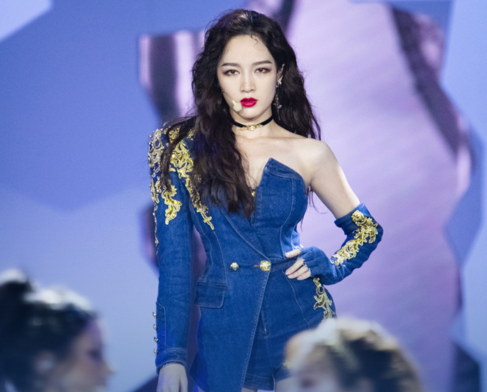 浪姐|《浪姐》新造型，张雨绮入红毯走秀，看到吴昕：真不是公主出逃？