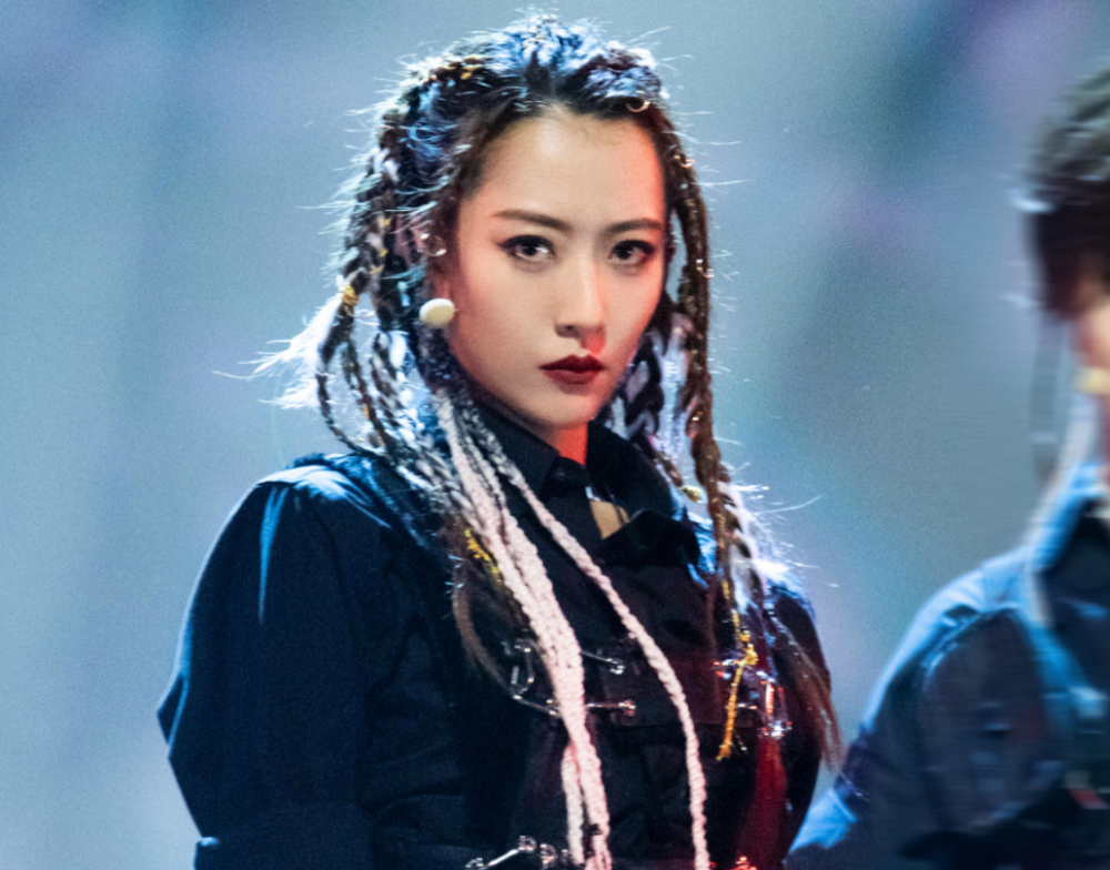 浪姐|《浪姐》新造型，张雨绮入红毯走秀，看到吴昕：真不是公主出逃？