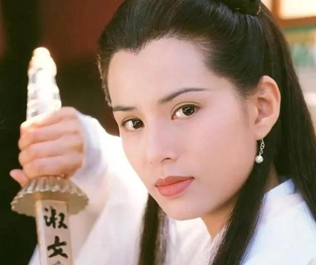 李若彤|54岁李若彤仍信爱，被已婚男星骗感情，陪破产男友10年惨遭弃