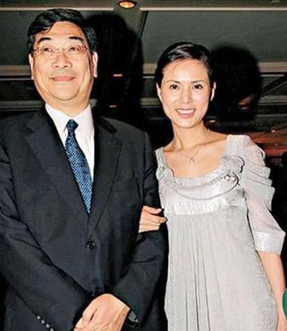 李若彤|54岁李若彤仍信爱，被已婚男星骗感情，陪破产男友10年惨遭弃