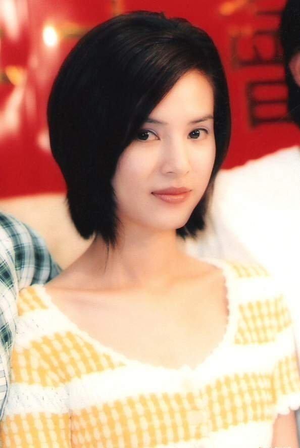 李若彤|54岁李若彤仍信爱，被已婚男星骗感情，陪破产男友10年惨遭弃