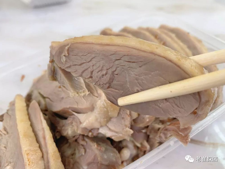 北京烤鸭|北京烤鸭和南京盐水鸭哪个更好吃？同样是鸭子吃法却千差万别