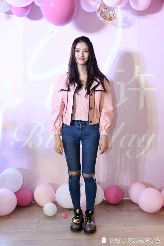 林允的私服穿搭,时而甜美可爱时而霸气侧漏