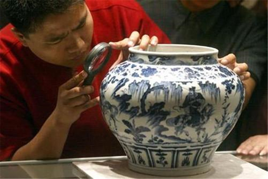 瓷器|老外10元买一瓷罐，当杂物罐用了92年，如今拍出2.3亿天价