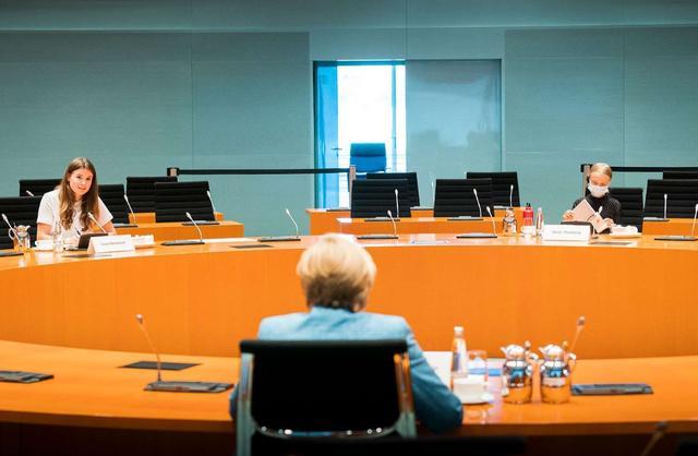 格里塔·滕伯格|瑞典环保少女再发声，与默克尔见面：希望领导人有足够勇气承担责任