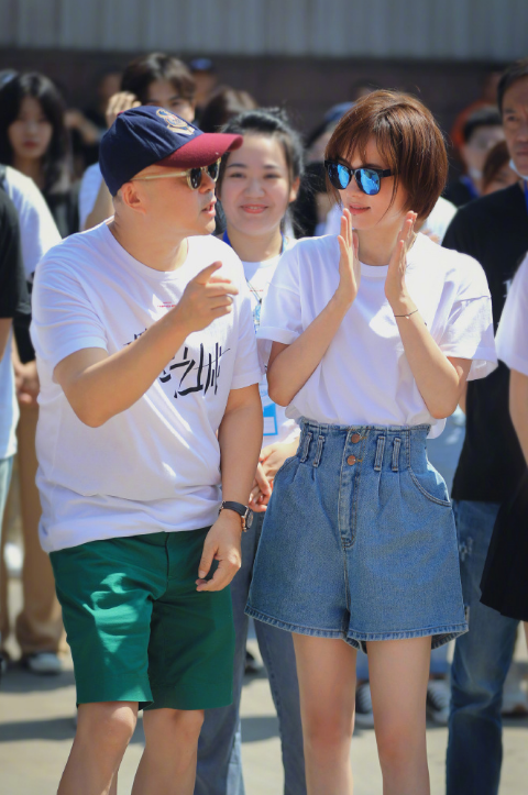 孙俪|孙俪与邓超穿情侣装隔空撒糖，被老公甜喊“丫头”表白太肉麻