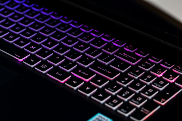 极致轻薄性能怪兽雷神911p1plus评测