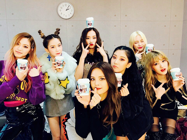 clc成员亮相综艺节目拍摄,大方比心摆拍,官方证明即将回归