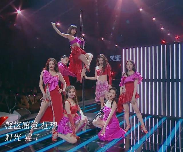 这组还带来高难度的钢管舞及绝美的ending pose,不论从曲风的讨喜程度