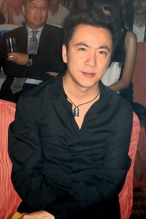 华谊兄弟|《八佰》票房火爆，华谊兄弟实施“霸王条款”，激怒中小影院老板