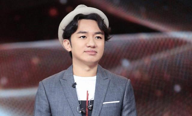 王祖蓝|王祖蓝称赞妻子李亚男，却遭全网批评，他到底哪里做错了？