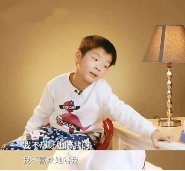 黄圣依|黄圣依淘汰后被赞上热搜：不甘心的她，才是真的狠角色