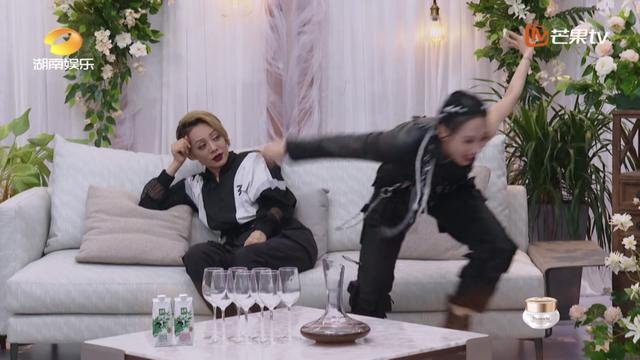 浪姐|《浪姐》宁静看四个晋级队友进门的表情，差别很大，太真实了