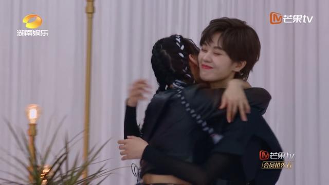 浪姐|《浪姐》宁静看四个晋级队友进门的表情，差别很大，太真实了