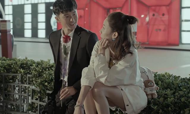 电影无处安放小伙骗女孩睡觉当看到背上的纹身后认怂了