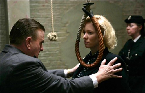 英国最著名的绞刑师阿尔伯特·皮埃尔伯恩特曾创下过7秒半的纪录,从而