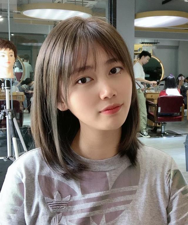 脸大别乱换发型2020最火的齐肩初恋发减龄还显脸小