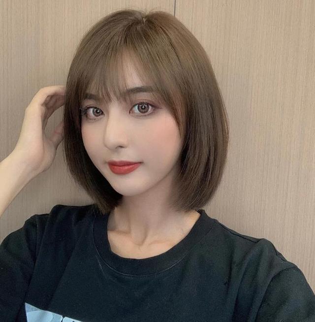脸大别乱换发型2020最火的齐肩初恋发减龄还显脸小