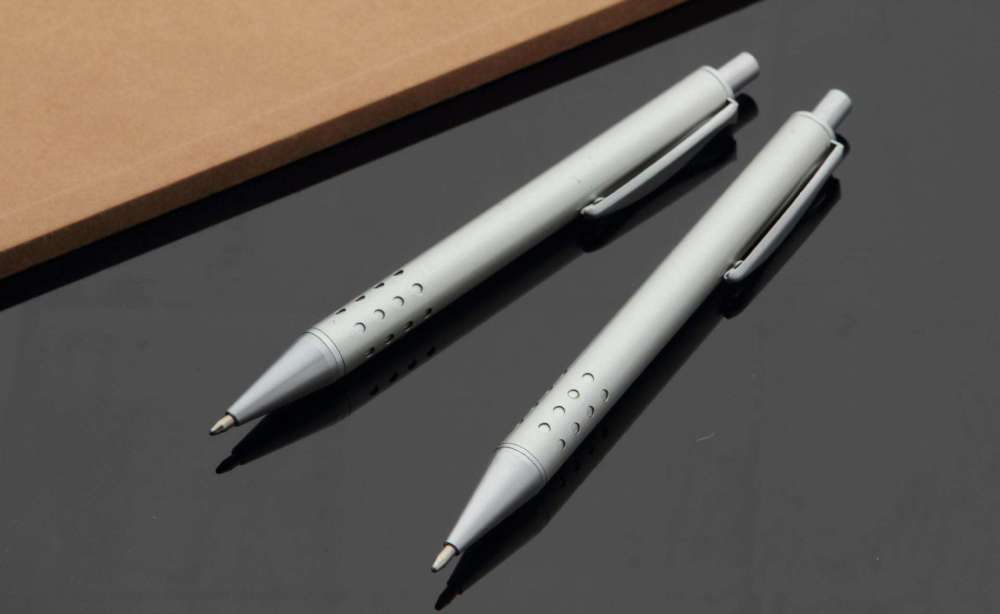 李白|小小的一颗圆珠笔滚珠，制造难度却堪比航母，全球仅三个国家能造