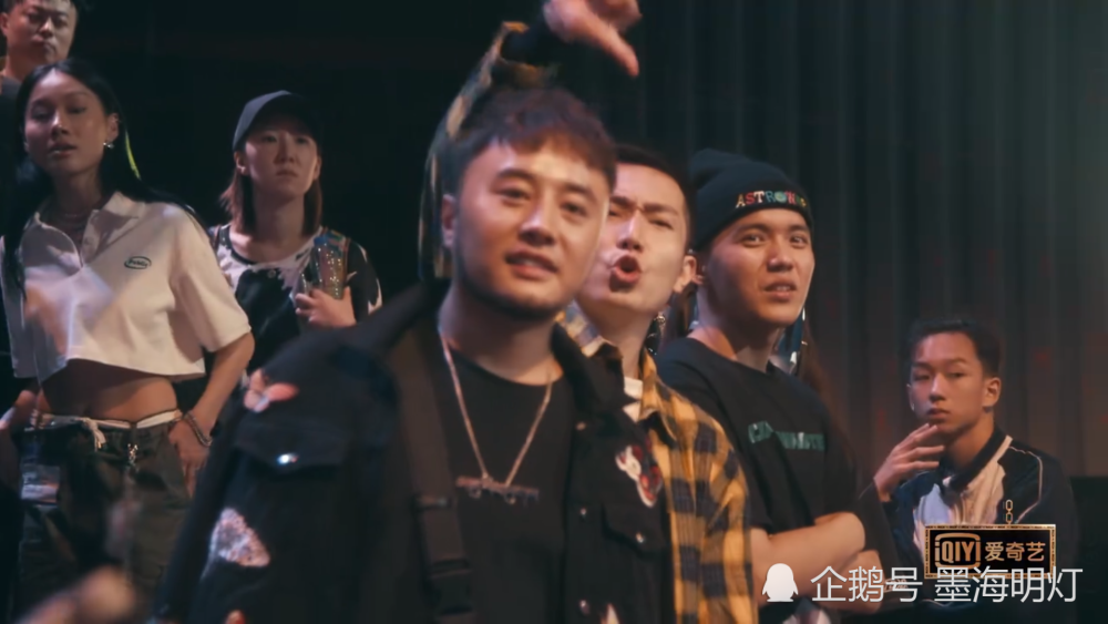 中国新说唱|中国新说唱：张靓颖让他晋级暴露了不懂装懂，全场嘘声已说明一切