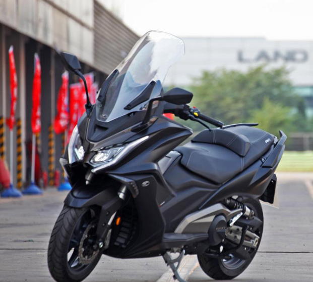 现象级大绵羊踏板车,配车联网 无钥匙启动,售10.8万到底值不值?