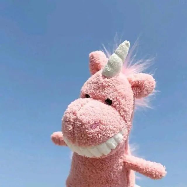 三,百毒不侵的内心,往往会被一句简单的安慰打败;刀枪不入的伪装,常常