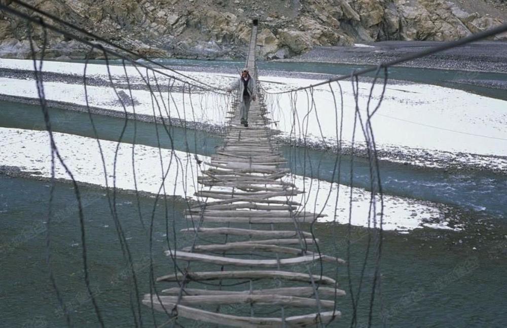 世界最恐怖的十大步行桥每一个都让人心惊胆战严重的还会丧命