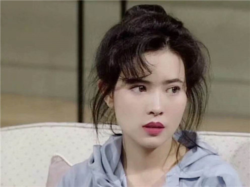 除了蓝洁瑛,成龙外,还有一个人也曾有过"黑暗经历",这个人便是梅艳芳