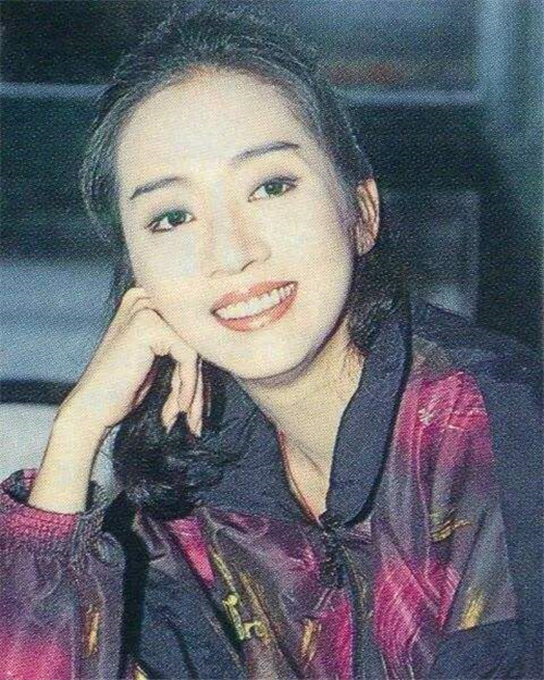 28年前,黄朗维打了梅艳芳一巴掌,结果次日被砍成重伤,后被枪杀