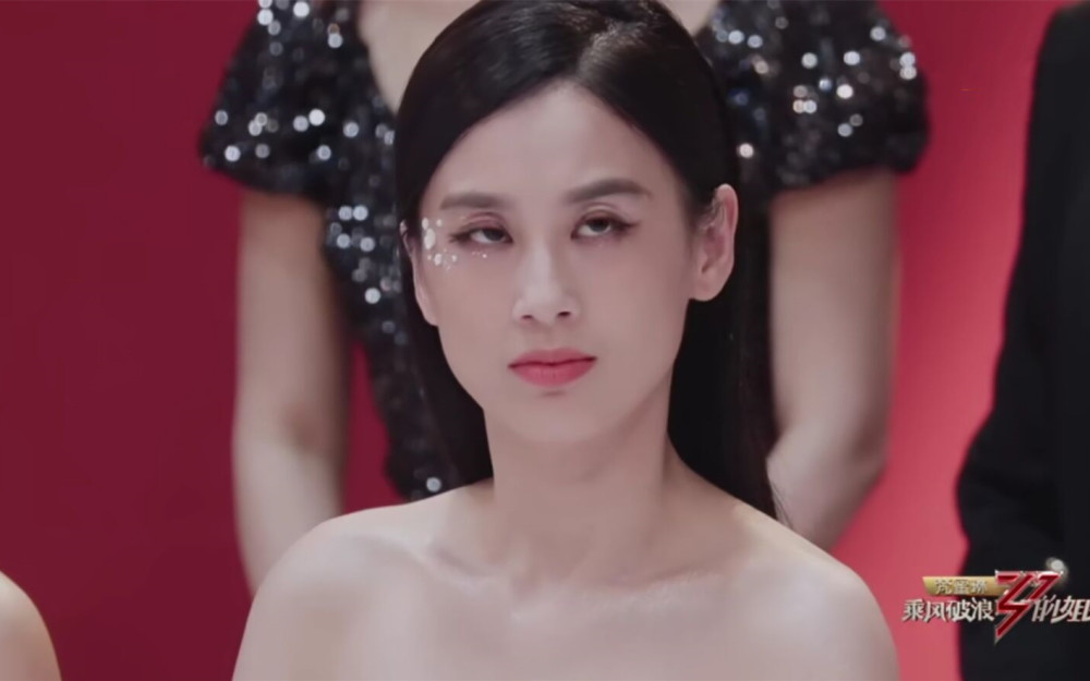 黄圣依|从自信到痛哭，黄圣依五次公演全败，淘汰前掩面大哭：我好讽刺