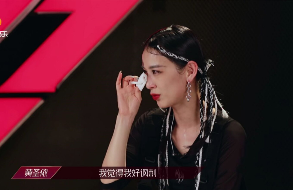 黄圣依|从自信到痛哭，黄圣依五次公演全败，淘汰前掩面大哭：我好讽刺