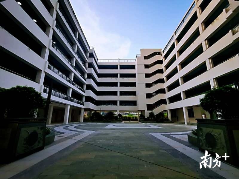 這是深圳市百外教育集團繼春蕾幼兒園,春蕾小學,百合外國語學校,又