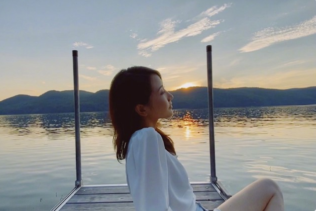 许婧|陈赫前妻许婧与男友沙漠甜蜜互拍，T先生展挺拔身材被赞郎才女貌