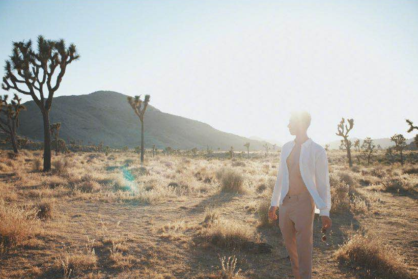 许婧|陈赫前妻许婧与男友沙漠甜蜜互拍，T先生展挺拔身材被赞郎才女貌