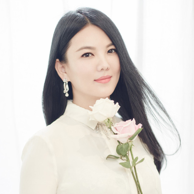 李湘|王岳伦事件3天后，才等来李湘姗姗来迟的回复，因为她44岁了