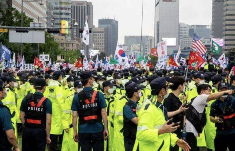 韩国_社会|宗教是韩国抗疫的最大障碍？集会再致聚集性感染，与政府矛盾激化