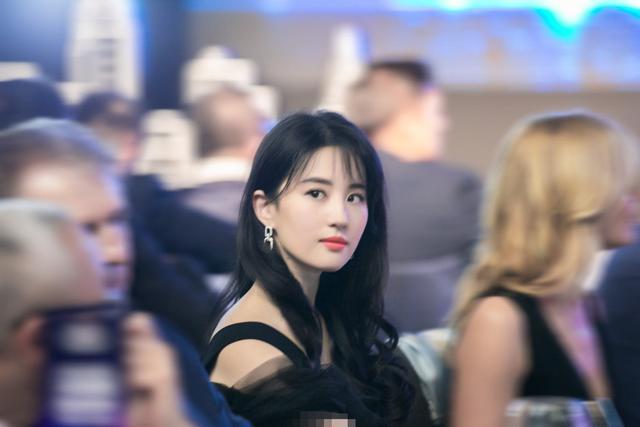 刘诗诗|尴尬2.0！刘诗诗活动被错叫成刘亦菲，周围还爆发哄笑无人阻止